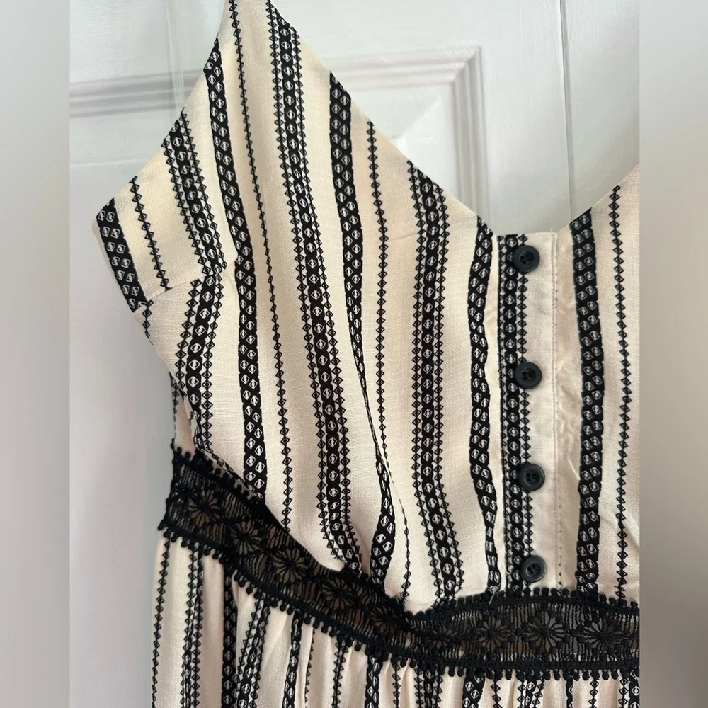 Black & Ivory striped lightweight long dress with adjustable spaghetti straps. - Picture 4 of 5